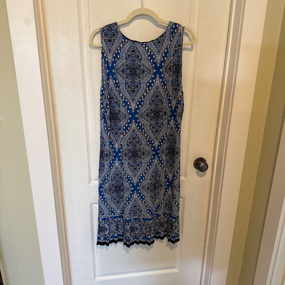 Dress - Picture 2 of 4